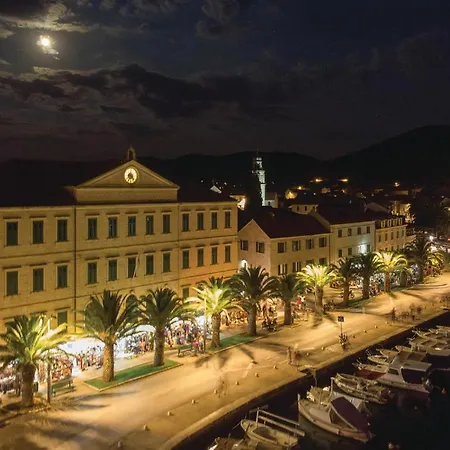 Three-bedroom In * Vela Luka