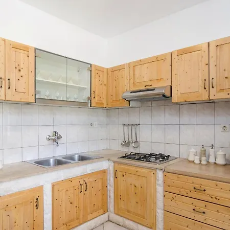 Three-bedroom In 公寓 *