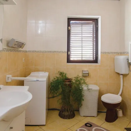 Three-bedroom In Appartement Vela Luka